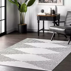 Black and Ivory Diamond Washable Area Rug, 5x8