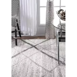 Gray Thigpen Diamond Area Rug, 5x8