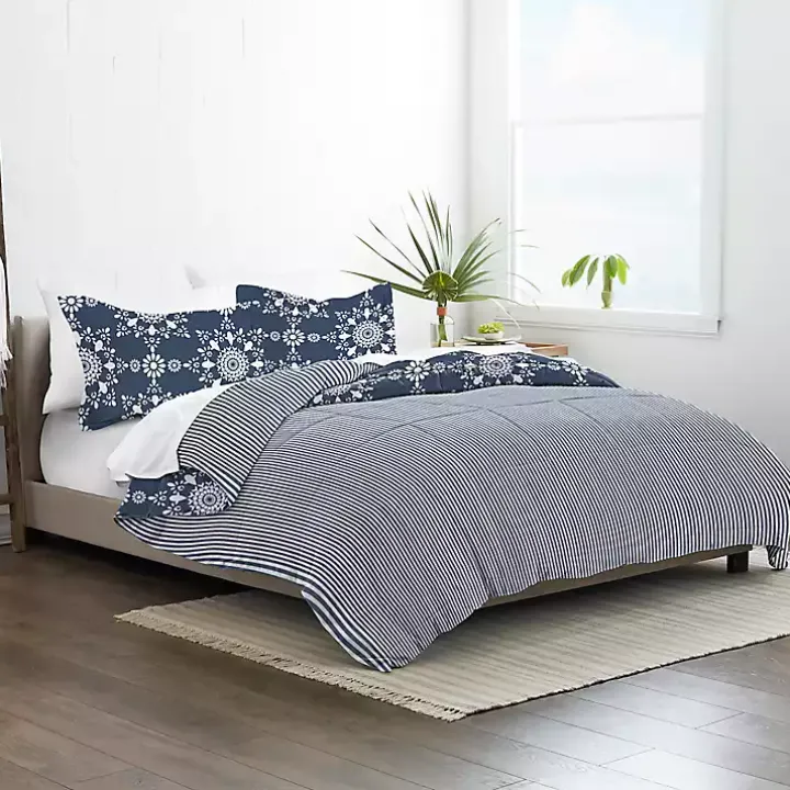 Navy Daisy Medallion Queen 3-pc. Comforter Set