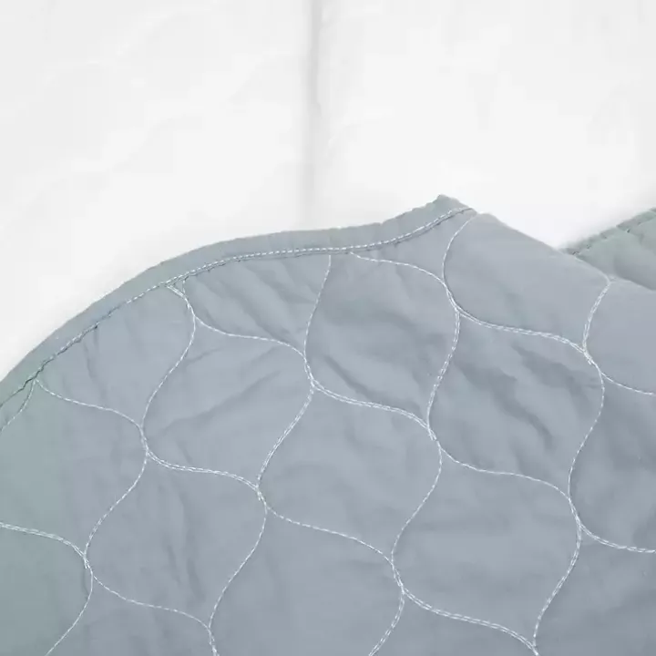 White and Blue Scallop 3-pc. Full/Queen Quilt Set