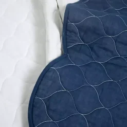 White and Navy Scallop 3-pc. King Quilt Set