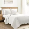 White and Tan Scallop 3-pc. Full/Queen Quilt Set