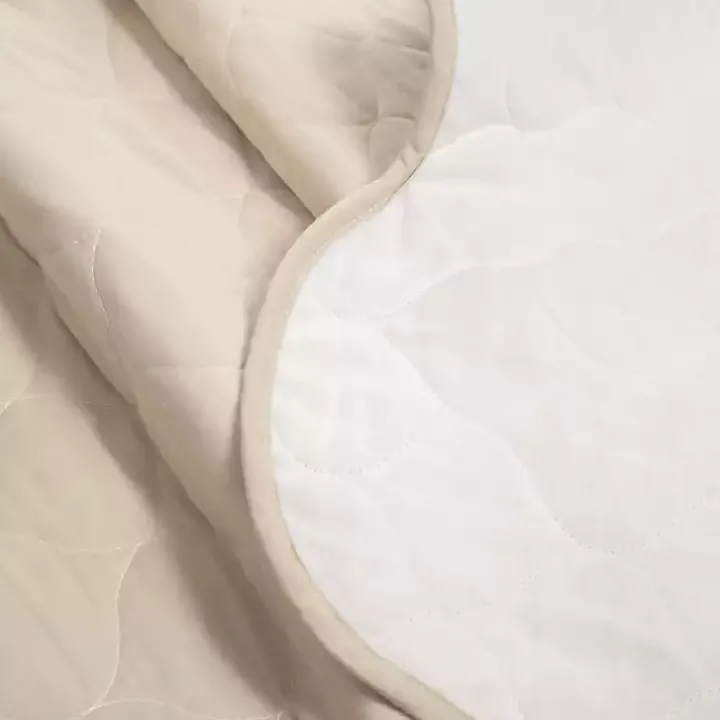 White and Tan Scallop 3-pc. King Quilt Set