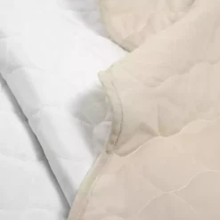 White and Tan Scallop 3-pc. Full/Queen Quilt Set