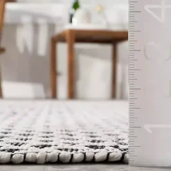 Black & White Trellis Indoor/Outdoor Rug, 4x6