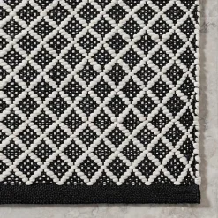 Black & White Trellis Indoor/Outdoor Rug, 4x6