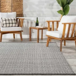 Black & White Trellis Indoor/Outdoor Rug, 4x6