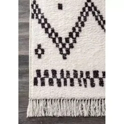 Black and White Tracy Fringed Area Rug, 8x10