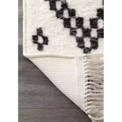 Black and White Tracy Fringed Area Rug, 8x10