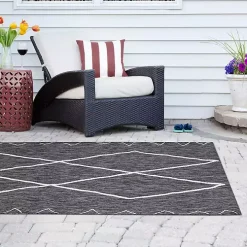 Gray Connected Diamond Outdoor Area Rug, 8x10