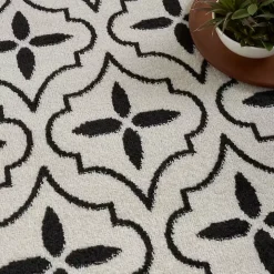 Ivory & Black Quatrefoil Indoor/Outdoor Rug, 8x10