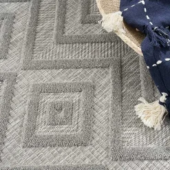 Silver Gray Diamond Indoor/Outdoor Area Rug, 4x6